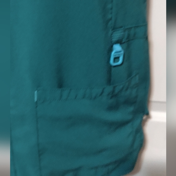 Carhartt shirt for women size xs - Picture 3 of 4